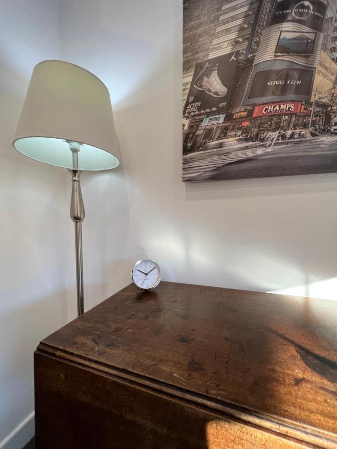 Modern Flat In Central Egham By Windsor Castle, Staines-Upon-Thames And Heathrow Airport Luaran gambar
