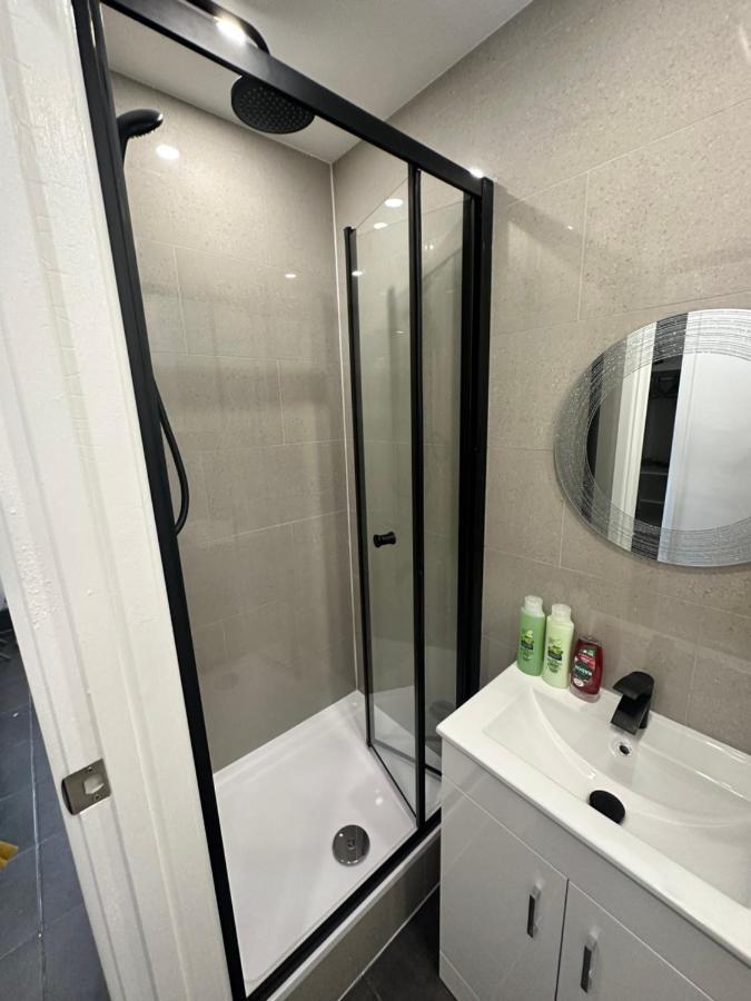 Modern Flat In Central Egham By Windsor Castle, Staines-Upon-Thames And Heathrow Airport Luaran gambar