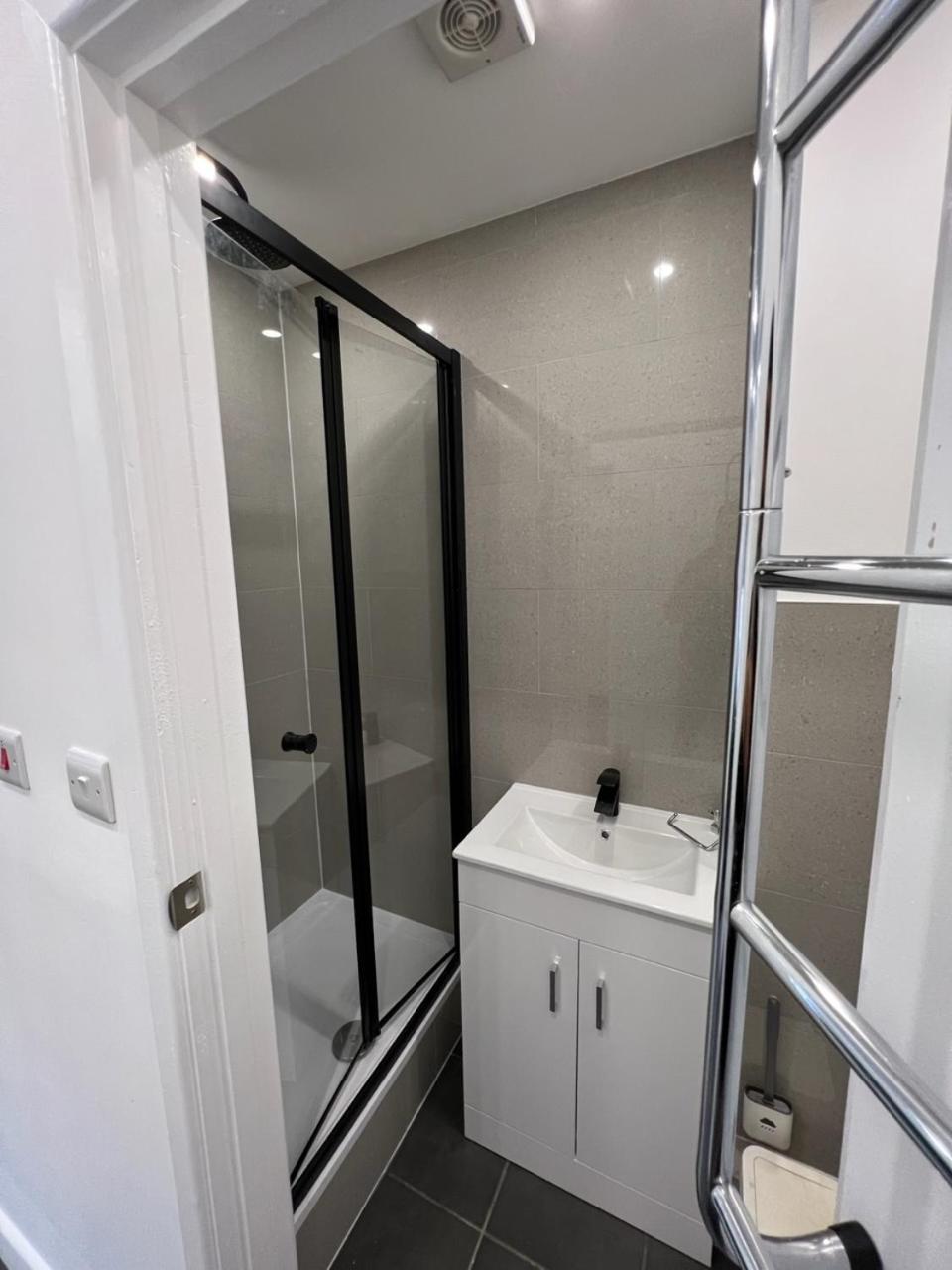 Modern Flat In Central Egham By Windsor Castle, Staines-Upon-Thames And Heathrow Airport Luaran gambar